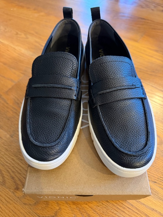 CHANEL Shoes - Vionic Women’s Chantel Black Leather Slip-On Loafers - 7.5M - NEW IN BOX